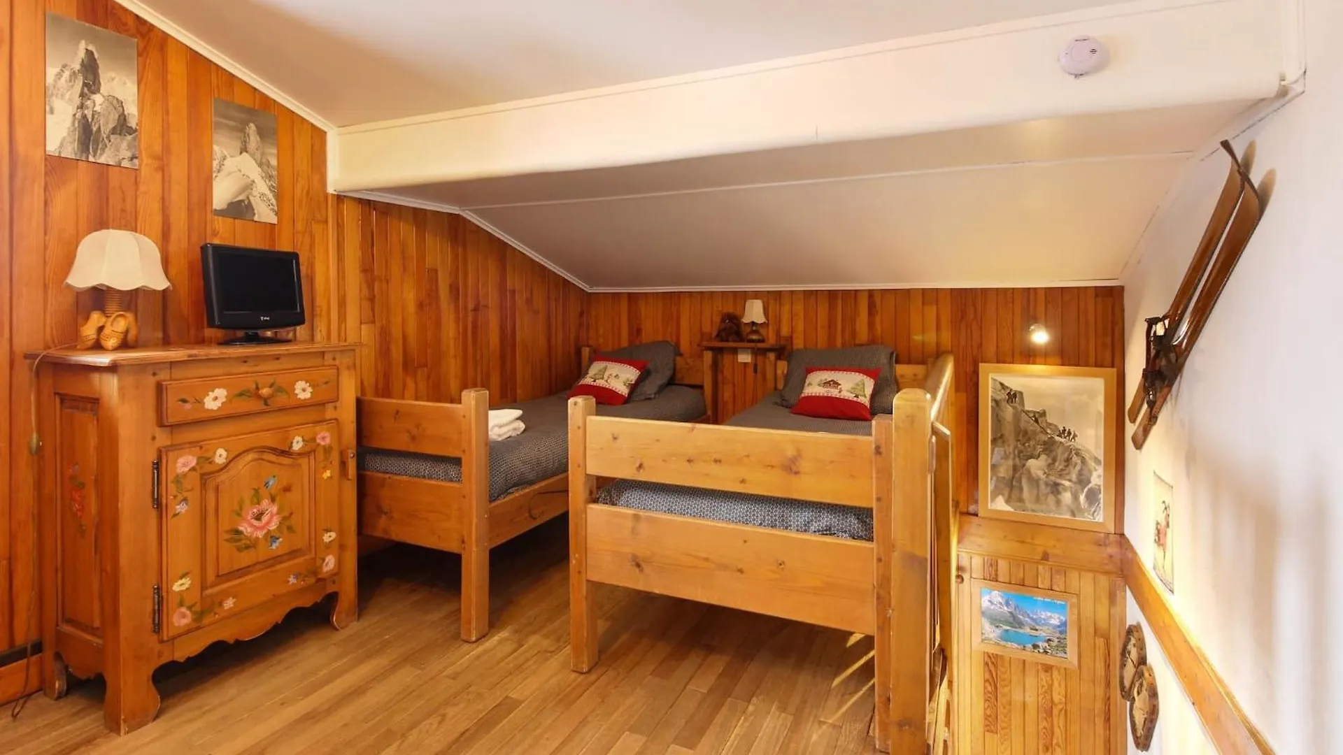 The Historic Chalet Les Allognes Mont-Blanc Views Les Houches 0*,  France